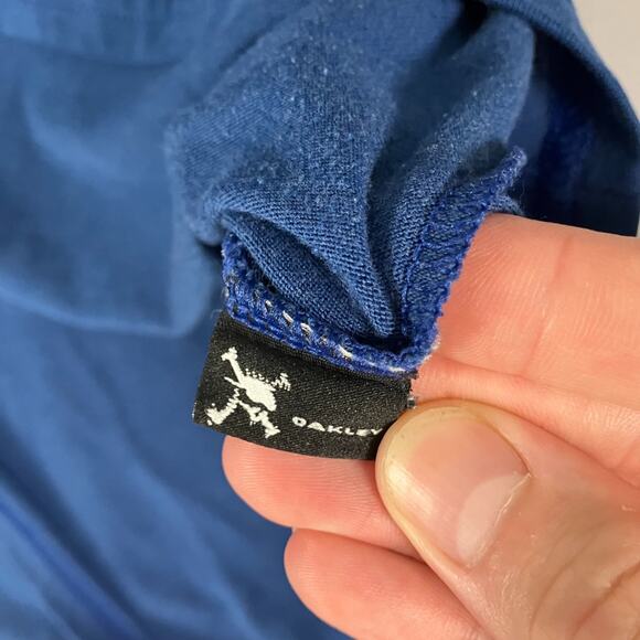 Oakley T-Shirt Men’s Medium Blue USA Flag Logo Graphic Tee - Picture 9 of 12